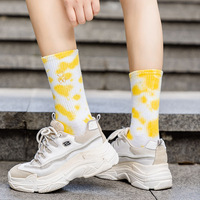 Chaussettes côtelées dégradées tie-dye pour femmes, broderie ours mignonne personnalisée OEM, chaussettes en coton tendance streetwear et skate, vente en gros