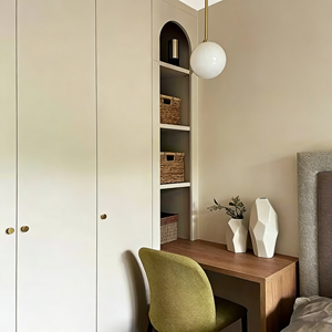 Armoire en bois massif moderne personnalisée BALOM avec bandes lumineuses LED cachées et étagères ouvertes, Meubles de chambre à coucher Ardrobe - Product Image 5