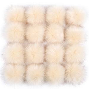 Fabrik preis Großhandel gefälschten Fuchs 12cm Pelz Pompon Faux Waschbär Pelz Pom Pom Ball mit Druckknopf - Product Image 2
