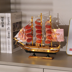Ornement de bateau à voile en bois Master Gu avec lumières LED, cadeau décoratif pour la maison, le bureau ou la table - Product Image 1