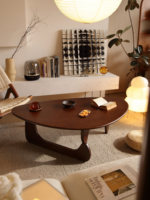 Nouvelle table basse triangulaire en bois massif de style scandinave, de forme unique, pour petits espaces, avec un look rétro