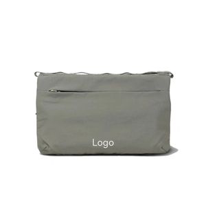 Sac à bandoulière en nylon imperméable de créateur de mode pour hommes, sac à bandoulière de messager de couple sac plat pour la ville décontractée - Product Image 1