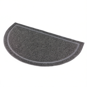 Tappetino semicircolare in PVC 59 x 35 cm antracite per lettiera per gatti - Product Image 3