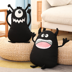 Ensemble de coussins en peluche monstre noir mignon et <span class=keywords><strong>moche</strong></span>, personnalisables avec logo, poupées en peluche monstre de dessin animé, coussins de canapé doux, cadeaux pour enfants et décoration intérieure - Product Image 3