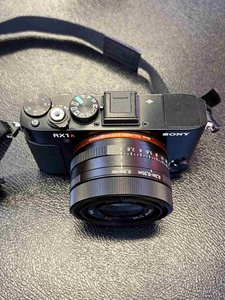 Meilleur prix pour l'appareil photo compact haut de gamme plein format Sony DSC-RX1R <span class=keywords><strong>II</strong></span> - Product Image 1