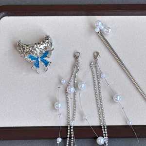 กิ๊บติดผมจีนแบบใหม่พร้อมพู่ห้อยยาวสำหรับผู้หญิง ทรงผมหางม้า ทรงผมชิญอง สีเงิน กิ๊บติดผมแบบเชองซำ ของตกแต่งผมแบบคลาสสิก - Product Image 3