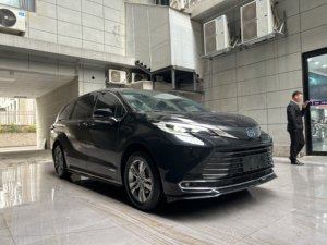 <span class=keywords><strong>Toyota</strong></span> Sienna 2023, Edición Comfort Híbrida 2.5L, 7 Asientos, Tracción Delantera, E-CVT, MPV Euro VI, Van Familiar de Bajo Consumo - Product Image 1
