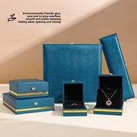 Boîte à bijoux sculpturale A1 en cuir PU de qualité supérieure avec bande dorée, intérieur en velours, emballage de luxe pour présentation