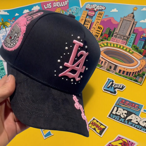 Gorras Originales de 5 Paneles con Marco en A, Estilo Barbas, en Gamuza Cromada, Fabricante de 31 Gorras con Logotipo Personalizado, Bajo Pedido Mínimo y Envío Rápido - Product Image 1