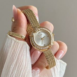 Montre à quartz pour femme Scottie 9870 Starlight Pearl Milanese Mesh Strap Design, montre de luxe pour les sorties et les voyages - Product Image 1