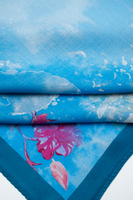 Écharpe en viscose florale teinte à l'aquarelle, personnalisable en gros, un accessoire rafraîchissant pour l'ambiance estivale