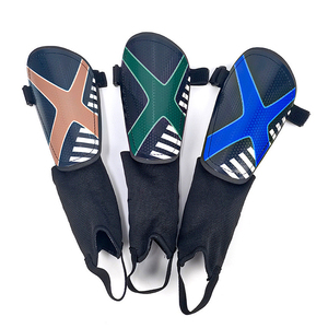 Protège-tibias de football pour entraînement quotidien, avec sangle élastique réglable, coque en PP et EVA épaissi pour la protection de la cheville - Product Image 2