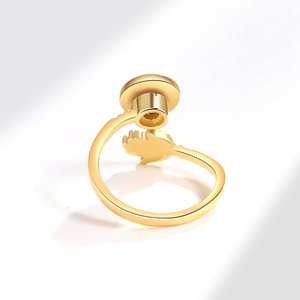 Anillo Giratorio de Esmalte Colorido con Zirconia Pavé, Bañado en Oro sobre Cobre, Diseño Mano de Fátima, Joyería Hiphop para Alivio de la Ansiedad - Product Image 4
