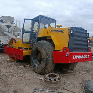Rouleau vibratoire monocylindre Dynapac CA30D d'occasion, 12 tonnes, moteur Deutz/Cummins, entièrement hydraulique, bon état. - Product Image 4