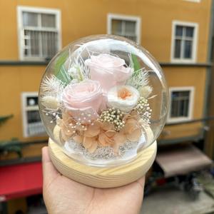 Vase rond artisanal <span class=keywords><strong>en</strong></span> <span class=keywords><strong>verre</strong></span> <span class=keywords><strong>soufflé</strong></span> avec base <span class=keywords><strong>en</strong></span> bois pour arrangements floraux et décorations <span class=keywords><strong>de</strong></span> mariage et <span class=keywords><strong>de</strong></span> maison - Product Image 1