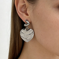Boucles d'oreilles en acier inoxydable martelé en forme de cœur, style européen et américain, minimalistes, de niche, luxe léger, bijoux en titane pour femmes