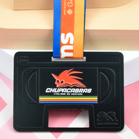 Médaille de récompense sportive personnalisée en émail souple découpée sur mesure, motif lettre triangulaire, avec ruban de sublimation