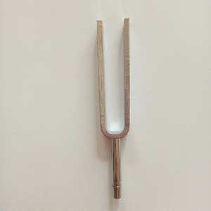 Ensemble de diapasons métalliques en gros avec marteau de percussion, outil de réglage d'instruments de musique, aide pédagogique pour la musique ou le laboratoire - Product Image 3