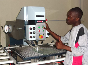 Machine de perçage de verre haute vitesse à commande PLC pour perçage multi-trous - Product Image 2