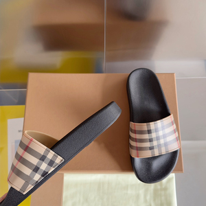 Sandales de luxe à carreaux beiges pour hommes et femmes 2026 – Claquettes de créateur tendance, pantoufles imperméables haut de gamme, chaussures personnalisées en plastique - Product Image 3
