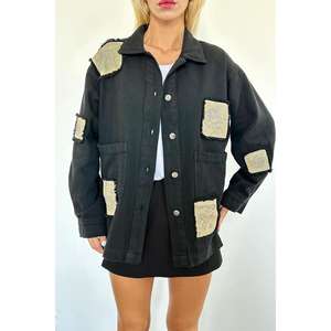 Chaqueta Camisera Negra de Gabardina para Mujer, Estilo Utilitario, Manga Larga, Tejido Entrecruzado con Detalle de Emblema - Product Image 3