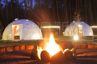Dôme de camping Maison intérieure luxueuse en bois avec sol et baignoire Tentes Dôme igloo Maison de glamping