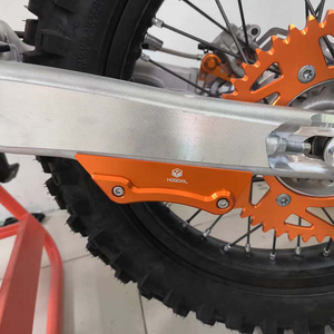 Protection de Bras Oscillant CNC pour <span class=keywords><strong>KTM</strong></span> SX SXF XC XCF XCW EXC EXCF TPI Six Days 125 200 <span class=keywords><strong>250</strong></span> 300 350 400 450 500 2024-2026 Universel - Product Image 2