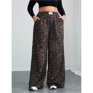 Pantalon large taille haute imprimé léopard pour femme, grande taille, en crêpe respirant avec poches, style décontracté - Product Image 2