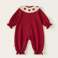 Mono de bebé niña de manga larga rojo con cuello de ganchillo bordado de fresa para primavera y otoño, atuendo festivo para exteriores, recién llegado