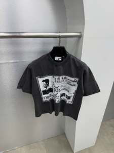 T-shirt graphique surdimensionné personnalisé, noir délavé, imprimé portrait, style streetwear, fabricant de vêtements - Product Image 2
