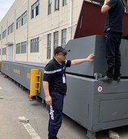 Chargeur/déchargeur de conteneurs entièrement automatique et efficace, camion de 50 tonnes de capacité, construction en fer, fonctionnalités de déchargement et de levage