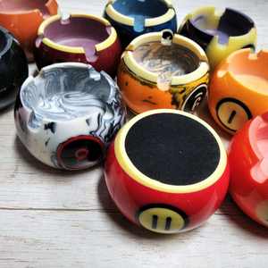Meilleur prix, cendrier <span class=keywords><strong>en</strong></span> résine colorée, design boule de billard, produits périphériques pour billard et snooker - Product Image 1