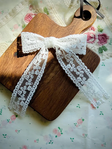 Bandeaux élégants en dentelle blanche faits à la main avec nœuds à queue longue et courte - Product Image 6