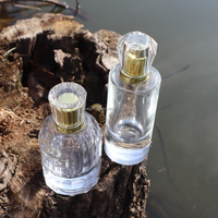 Flacon de parfum cylindrique transparent de luxe classique 30 ml, imprimé sérigraphié, en verre vide rechargeable avec pulvérisateur à pompe pour diffuseur à bâtonnets