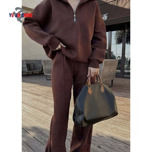 Set Due Pezzi di Alta Qualità per <span class=keywords><strong>Donna</strong></span>: <span class=keywords><strong>Felpa</strong></span> con Mezza Zip e Collo Alto e Pantaloni della Tuta a Gamba Dritta Oversize - Product Image 2
