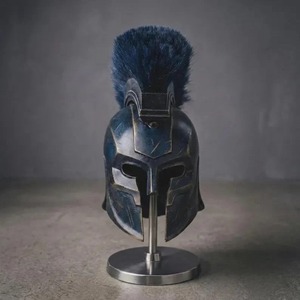 Réplica del Casco Espartano Azul con Escudo – Coleccionable de Armadura de Guerrero Griego con Acabado en Bronce - Product Image 1