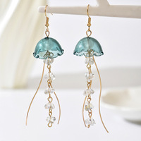 Boucles d'oreilles tendance en perles de verre oniriques avec créatures marines fluides et motifs pastèque
