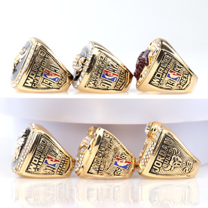 Colección de anillos de campeones de baloncesto de los Chicago Bulls (<span class=keywords><strong>6</strong></span> anillos/caja de exhibición de vidrio) - Product Image 2