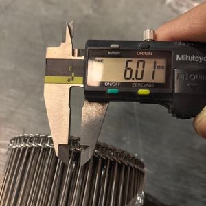 Bande transporteuse résistante à la chaleur de 1070 mm de large - Maille métallique flexible avec 23 ouvertures - Product Image 1