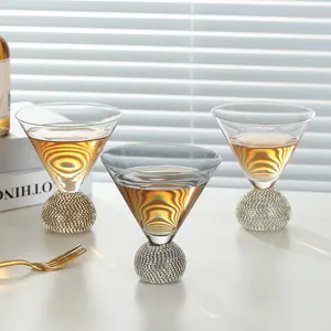 Yeni tasarımlar özelleştirilmiş cam kadeh şarap bardağı için elmas ile dekore alt kök züccaciye bar hediye sipariş için öğe