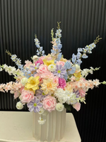 Arrangement de centre de table pour mariage, couleur printanière, boule de fleurs de 60 cm, mélange de roses roses et bleues