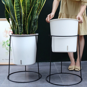 Planta de riego automático Macetas grandes de plástico Cliente 30cm Diámetro grande con marco de hierro al por mayor - Product Image 3