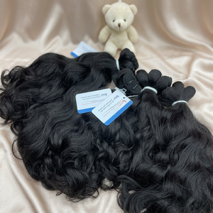 Disponible à l'expédition : Lots de cheveux vietnamiens naturellement ondulés, cheveux Remy, noir de jais, prêts à être expédiés - Product Image 4