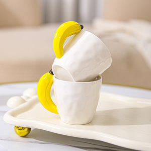 All'ingrosso Design creativo del fumetto <span class=keywords><strong>tazze</strong></span> di <span class=keywords><strong>porcellana</strong></span> <span class=keywords><strong>dipinte</strong></span> <span class=keywords><strong>a</strong></span> <span class=keywords><strong>mano</strong></span> modello di Banana mela lavastoviglie microonde <span class=keywords><strong>tazze</strong></span> di caffè per la casa - Product Image 1