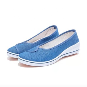 BAEWOON C12 Zapatos de Trabajo Casuales para Enfermeras, Suela Suave, Novedad 2022, Zapatillas Blancas de Ocio, Zapatos de Tela Estilo Pekín Antiguo - Product Image 4