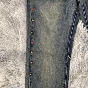 Pantalon bootcut en denim délavé tendance pour <span class=keywords><strong>homme</strong></span>, <span class=keywords><strong>jeans</strong></span> évasés rétro bleu pour <span class=keywords><strong>homme</strong></span> avec décorations en clous métalliques - Product Image 5