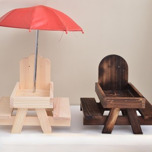 Comedero de madera para ardillas y chipmunks con soporte para mazorcas de maíz, mesa minimalista para pájaros silvestres y estación de frutos secos para exteriores - Product Image 5