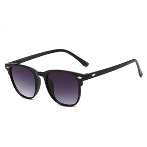 Gafas de Sol Clásicas para Exteriores, HD, Polarizadas, UV400, Lentes Degradadas, Material de PC, Montura Tortuga/Negra/Transparente, Unisex, Vintage, con Remaches - Product Image 4
