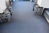 Cortadora CNC de Cama Plana con Plotter de Ruedas Giratorias para Imprimir Cajas de Embalaje de Cartón