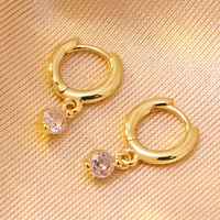Boucles d'oreilles créoles Huggie en laiton plaqué or 18 carats avec zircon rond, bijoux de luxe empilables, pierres CZ brillantes, pour usage quotidien, cadeau de fête
